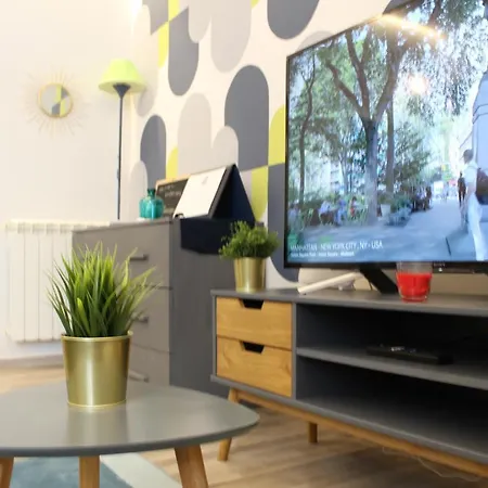 Wonderwall Apartment *